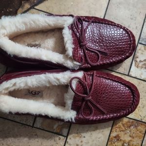Ugg Slippers, Sz.11, Burgundy, Faux Fur Inside, Very Good Conditi…